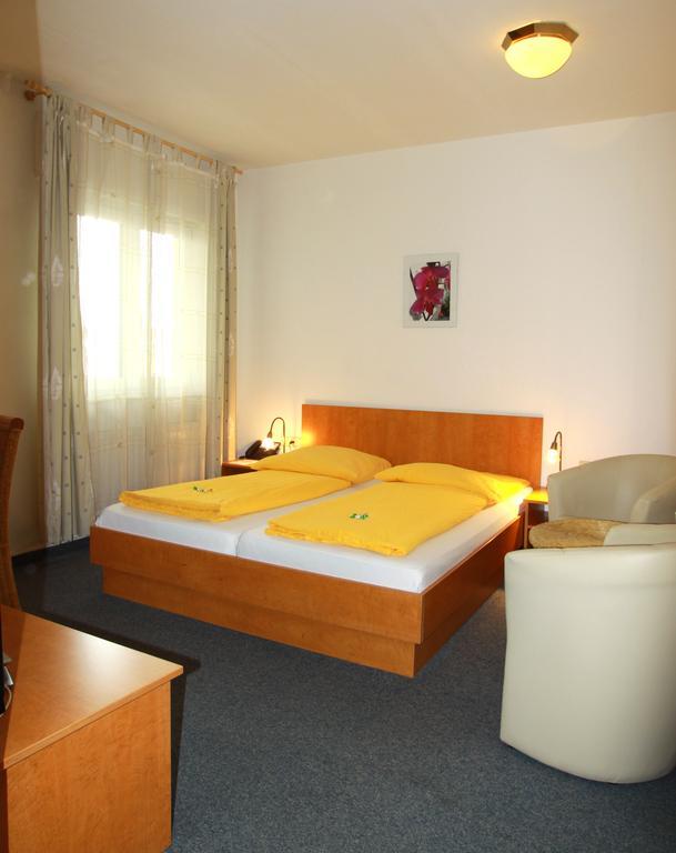 Hotel Goldener Hirsch Φριντρισχάφεν Δωμάτιο φωτογραφία